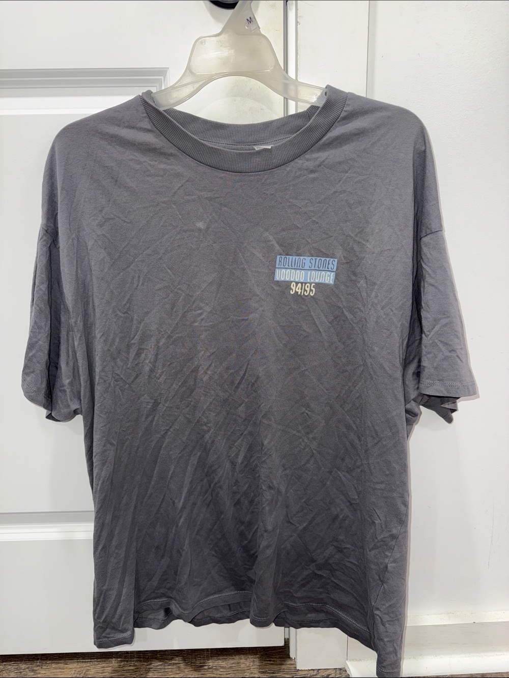 H&M Charcoal Gray Short-Sleeve Graphic Tee with Small Chest Print